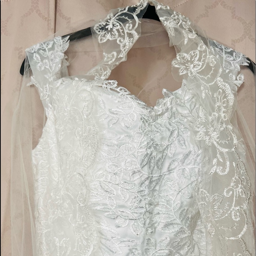 Beautiful lace wedding dress